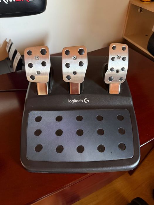 Vand volan Logitech