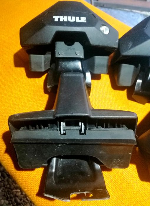 Thule Evo Clamp 7105  set 4 buc + kit prindere 145196.