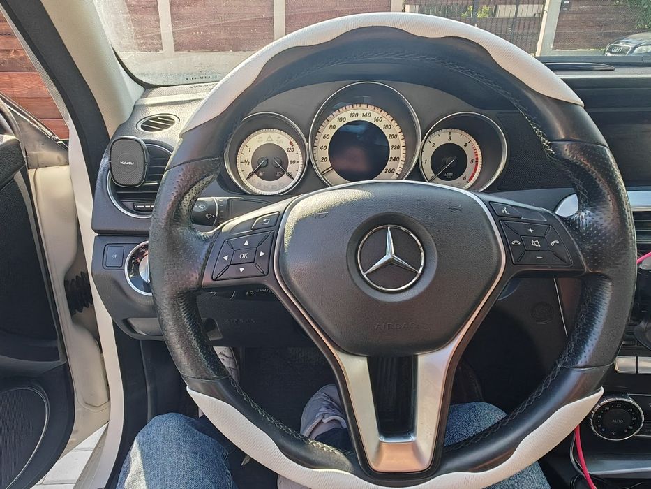 Vând Mercedes w204 2013