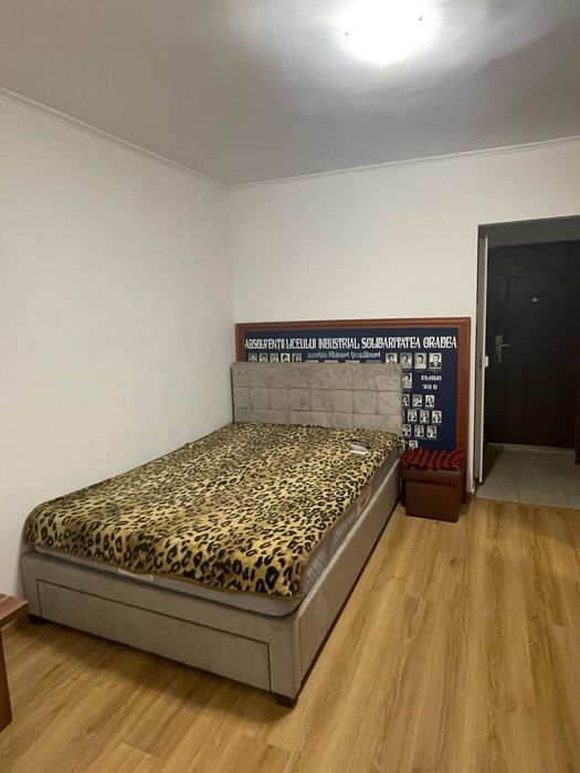 Închiriez garsoniera