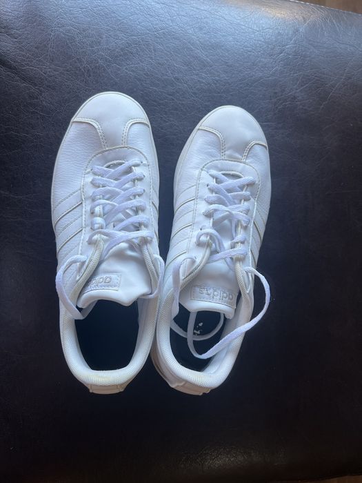 Дамски спортни обувки