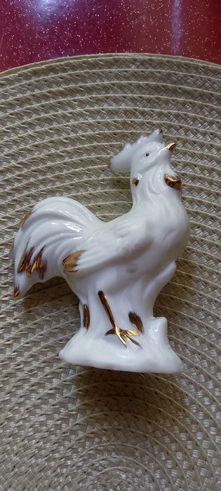 Статуэтки разные.