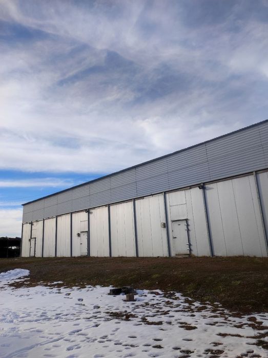 Продается земельный участок 1,25 и 4 готовые холодильные камеры  произ