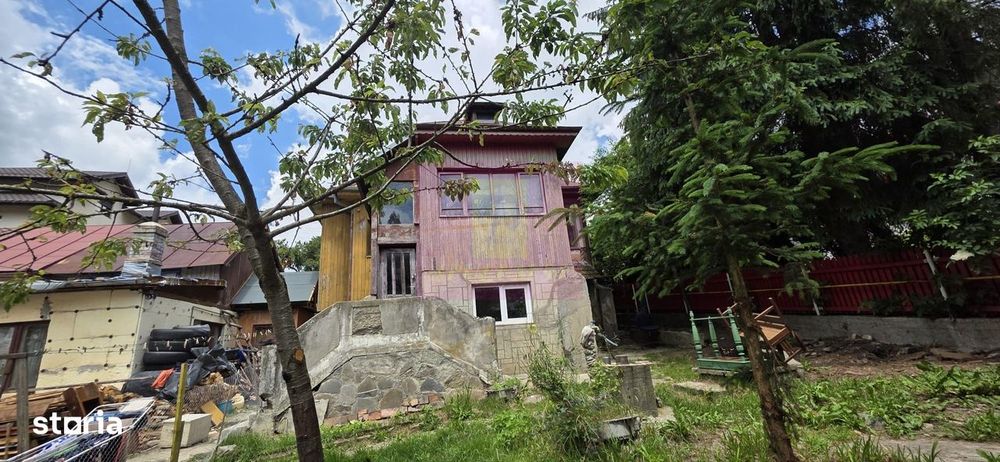 Casa batraneasca cu teren de vanzare in Busteni