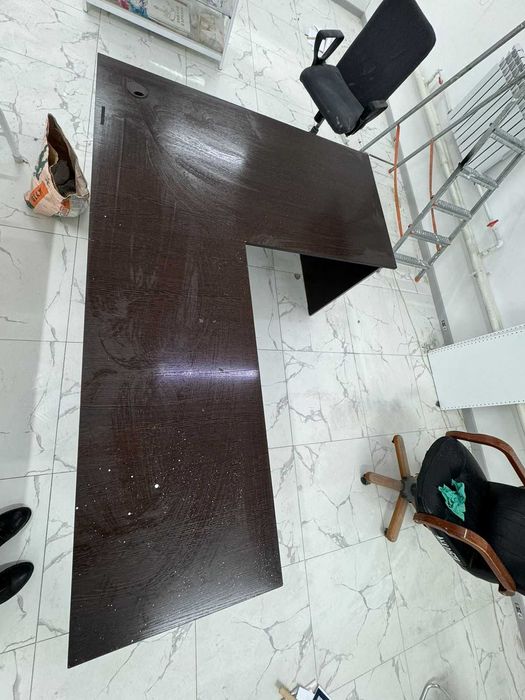 Продам стол офисный