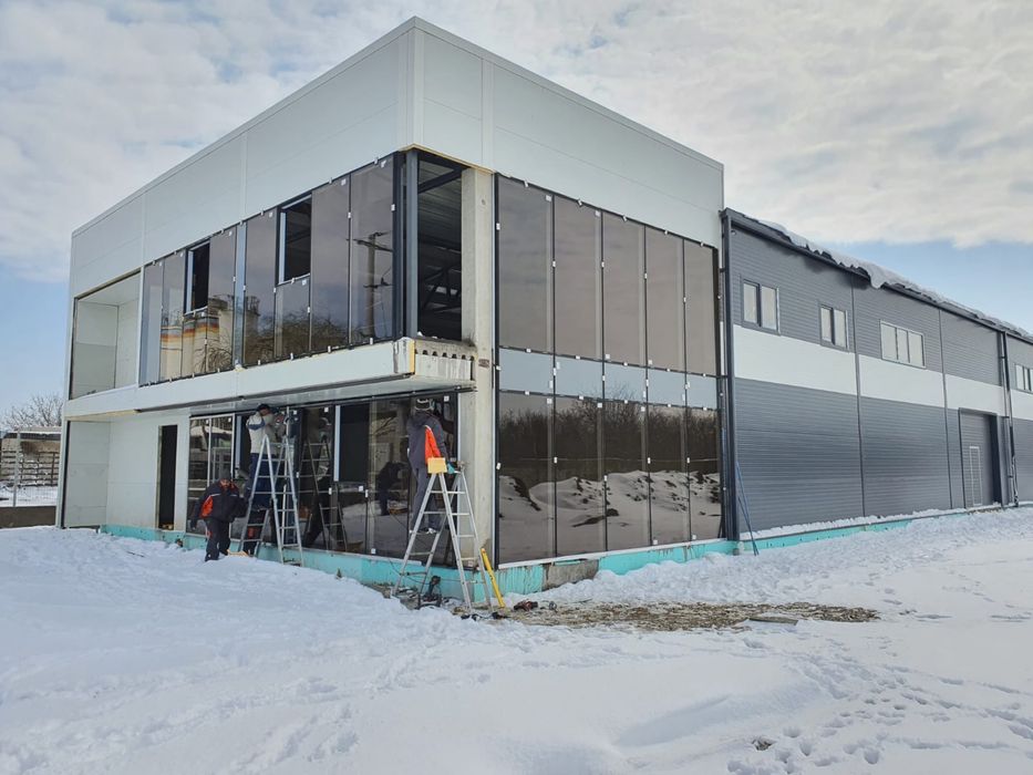 Vand Hala Metalica cu birouri si spatiu de depozitare completa la gata