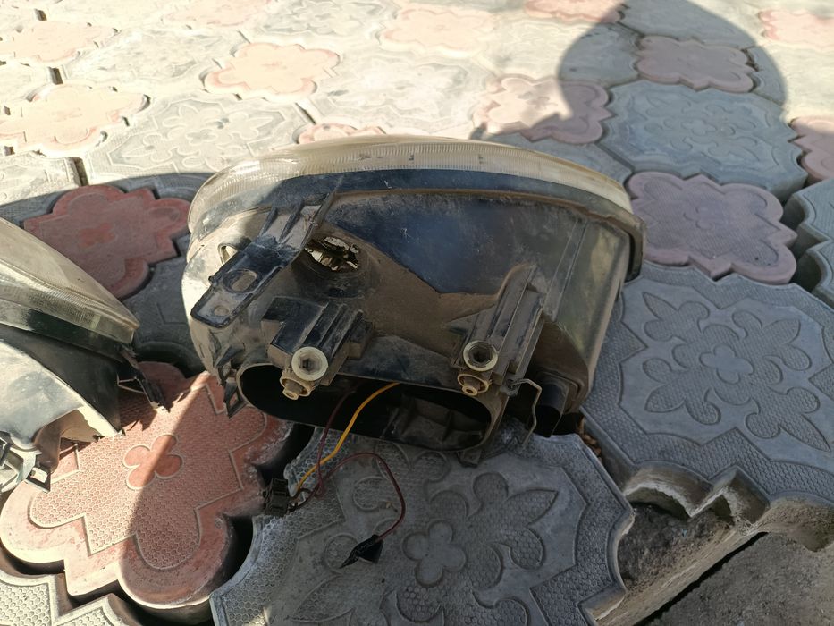 Передние фары на Lada Priora