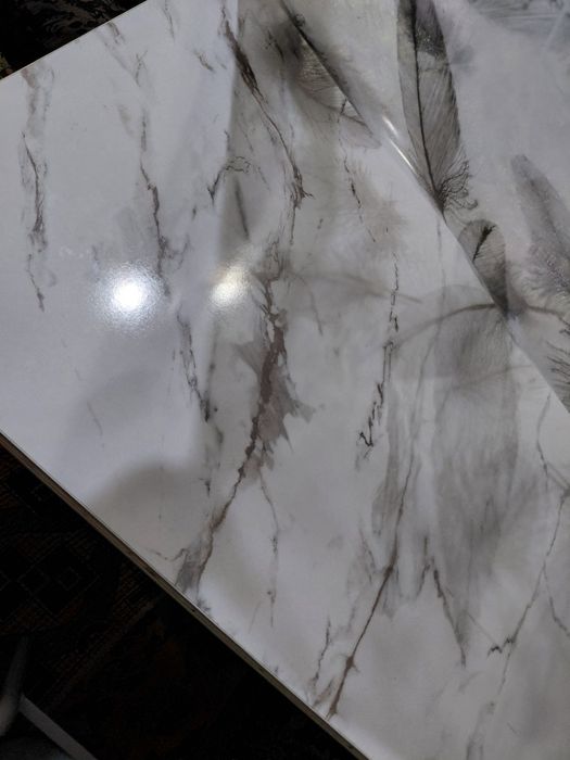 Стол в гостинную