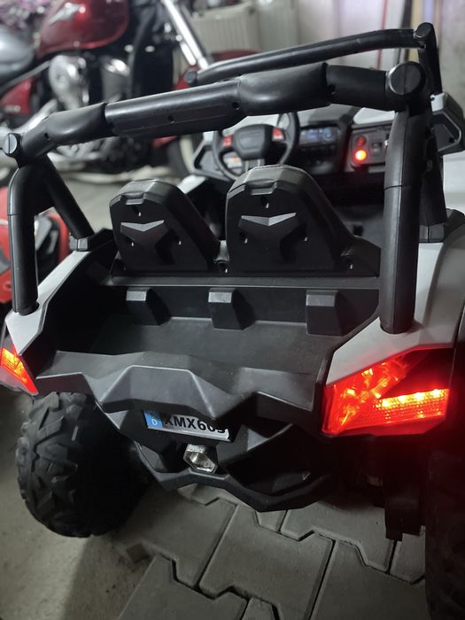 Masinuta electrica pentru copii 3-8 ani