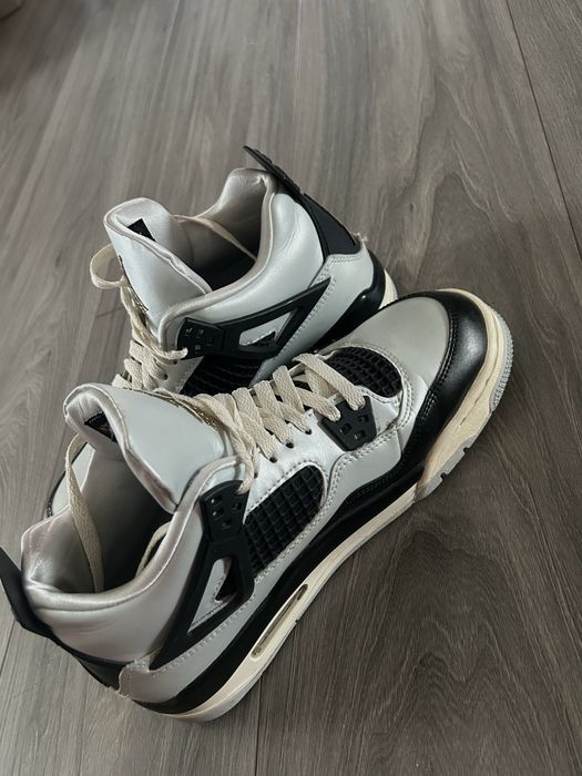Jordan 4 Retro Platinum Gold
