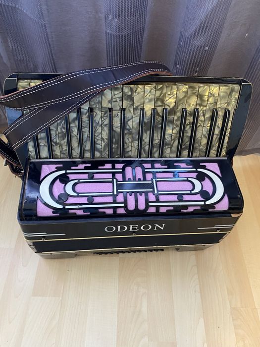 Vand acordeon Odeon!