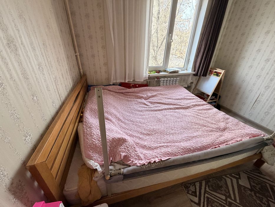 Двуспальная кровать