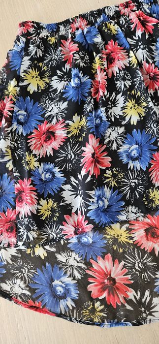 Fusta mini cu elemente florale