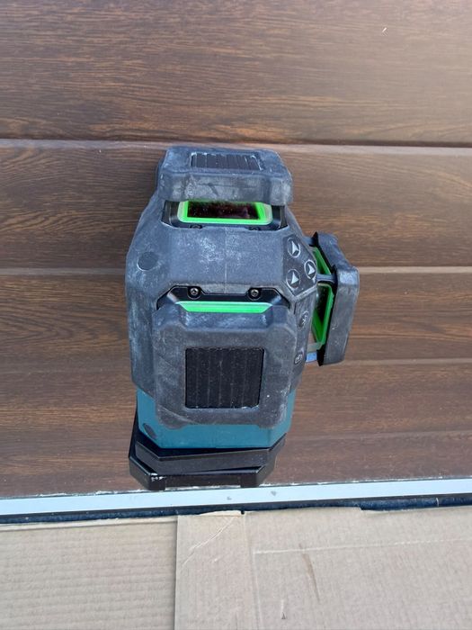 Bosch nivela cu 3 linii verzi