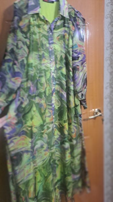 Вечернее красивое платье с длинными рукавами