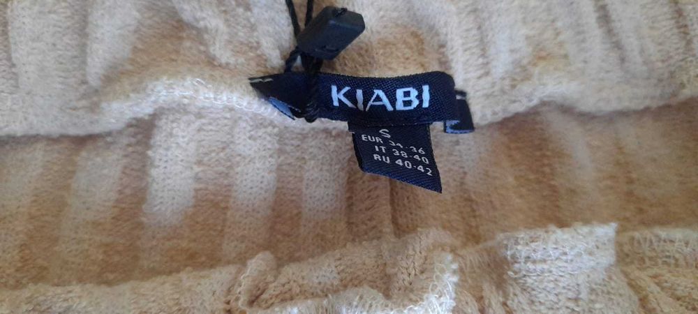 Pantaloni scurti bej tricot cu talie inalta si snur in talie S