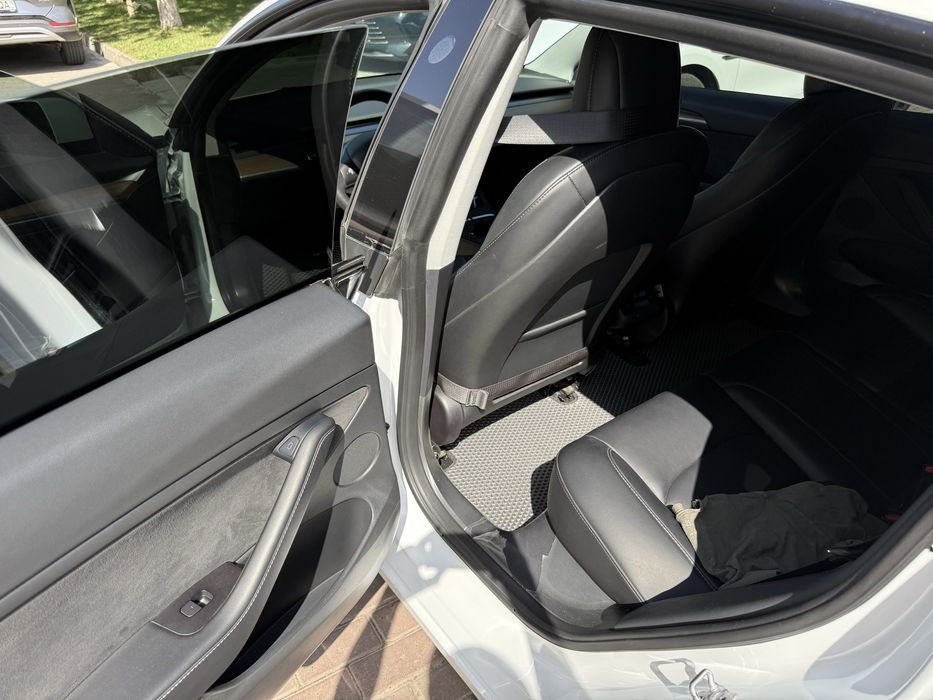 Продам Тесла 3 почти новая