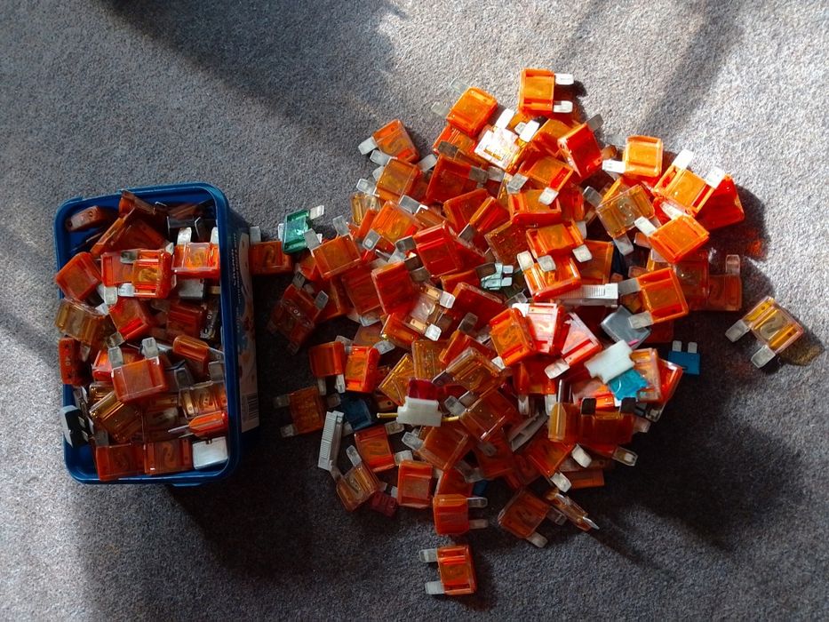 Крайслер Стратус компютри ,бушони,фарове,стопове,огледала