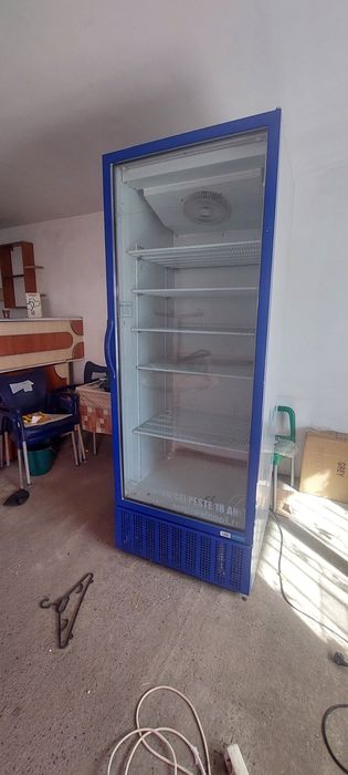 Vând vitrina băuturi