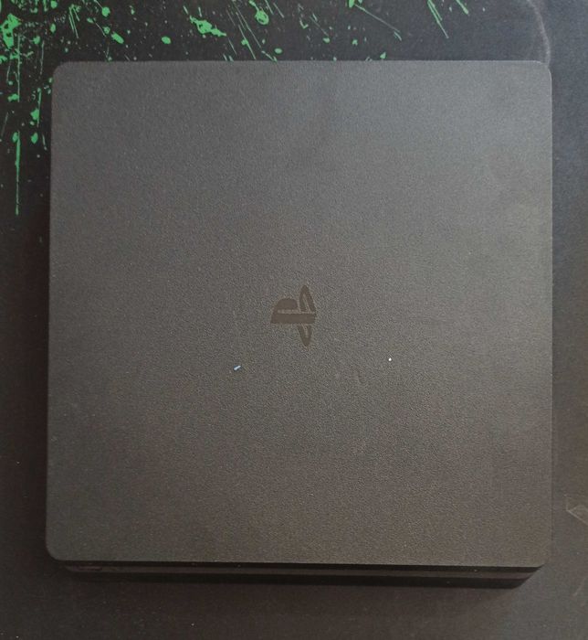 Playstation 4 Slim с играми и 3 джойстиками