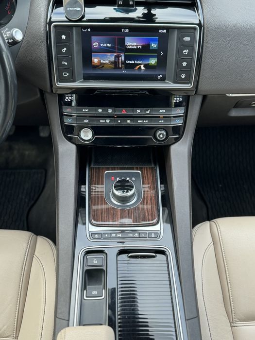 Vand Jaguar F Pace  Bi  turbo 25 prestige AWD 2018