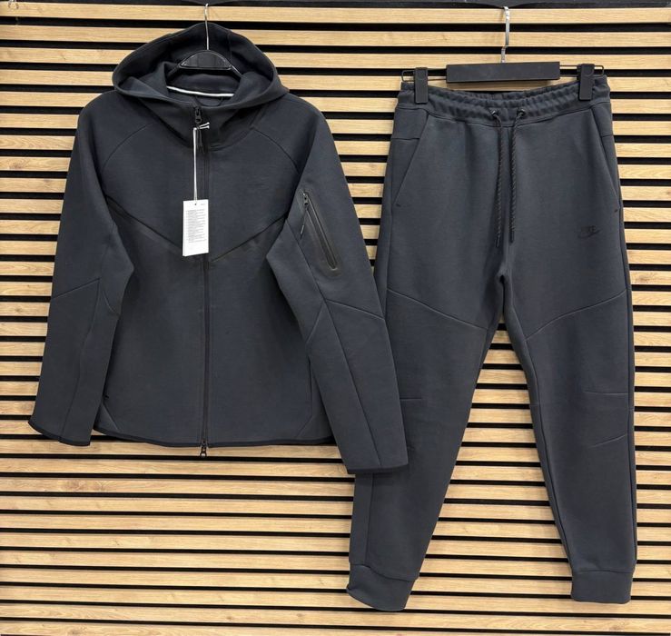 Trening Nike Tech - size L - ultima bucata - calitate PREMIUM