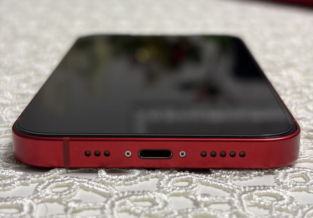 Vând Iphone 13 red edition.