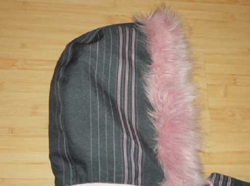 Geaca matlasata cu gluga detasabila marimea 42