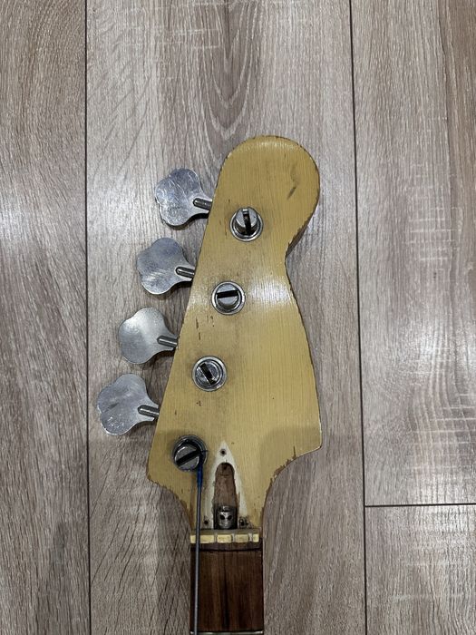 Бас китара Кремона