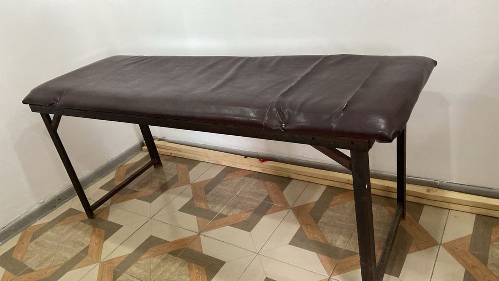 Продам кушетку для