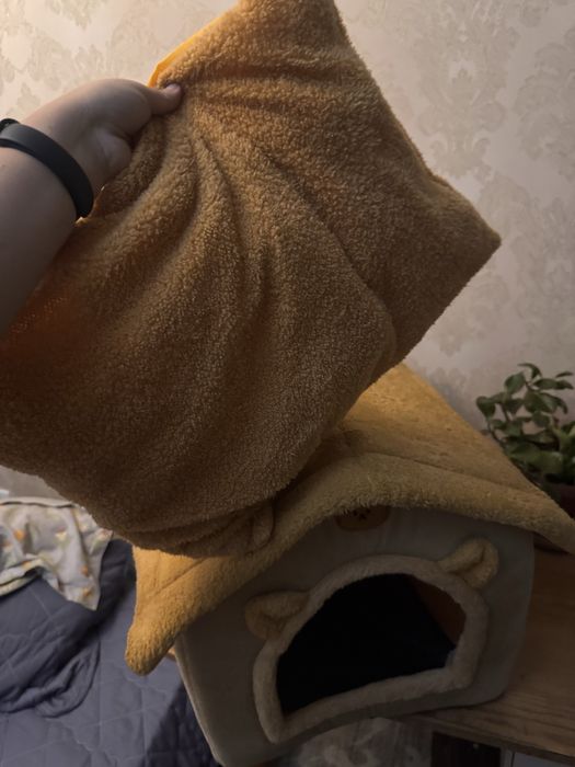 Домик для кошек и собак