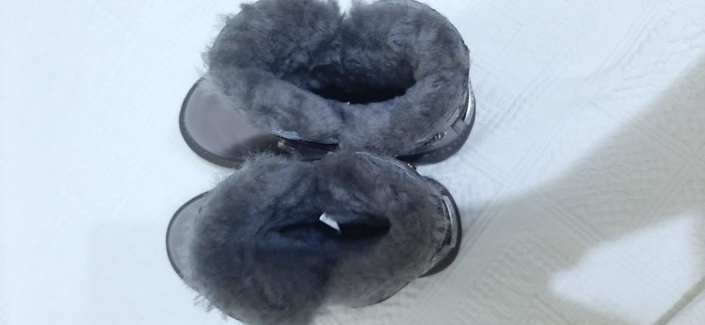 Cizme noi model UGG  marimea 36 int 22 cm