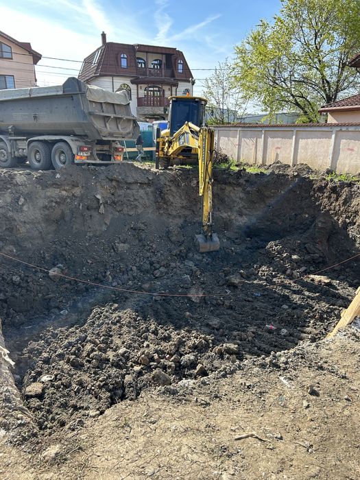 De închiriat Buldoexcavator și basculantă 7,5t