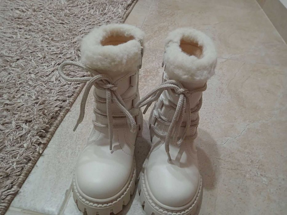 Продавам зимни детски ботушки за момиче