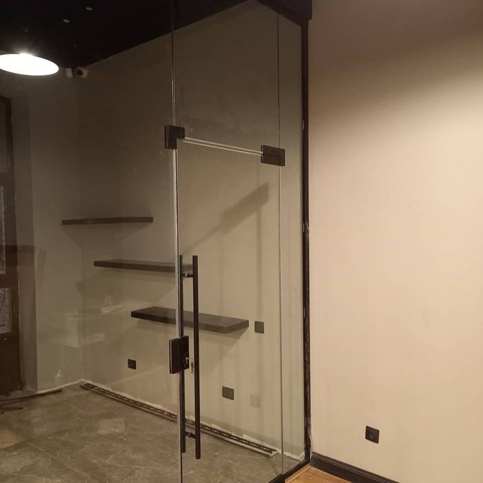 Стеклянные перегородки, душевые кабины