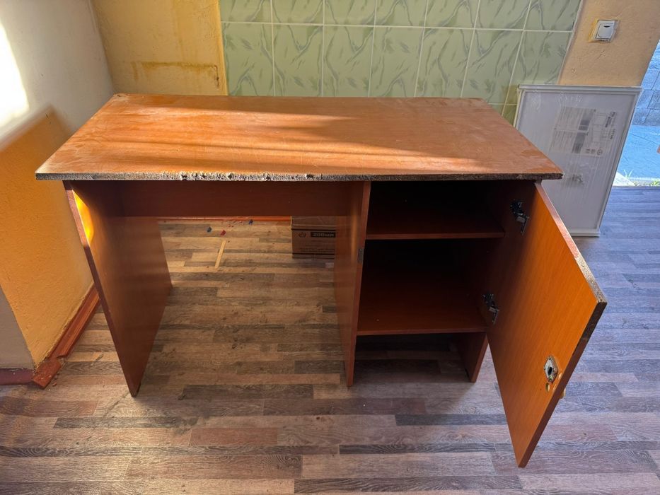 Стол со шкафчиком