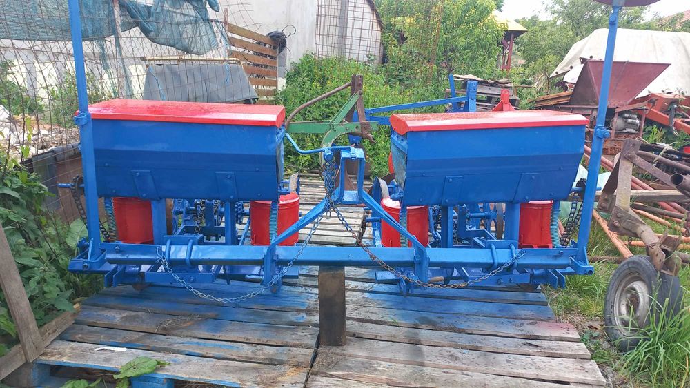 semanatoare de porumb pe doua si patru rinduri