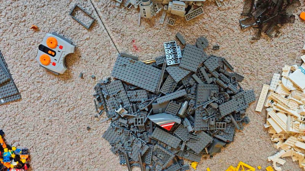 Огромна 13 кг LEGO колекция, с 85 книжки - инструкции, влакове, колички, минифигури