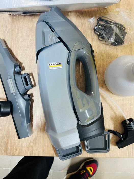 Aspirator fără fir ferestre și suprafețe Kärcher Proffesional WVP 10