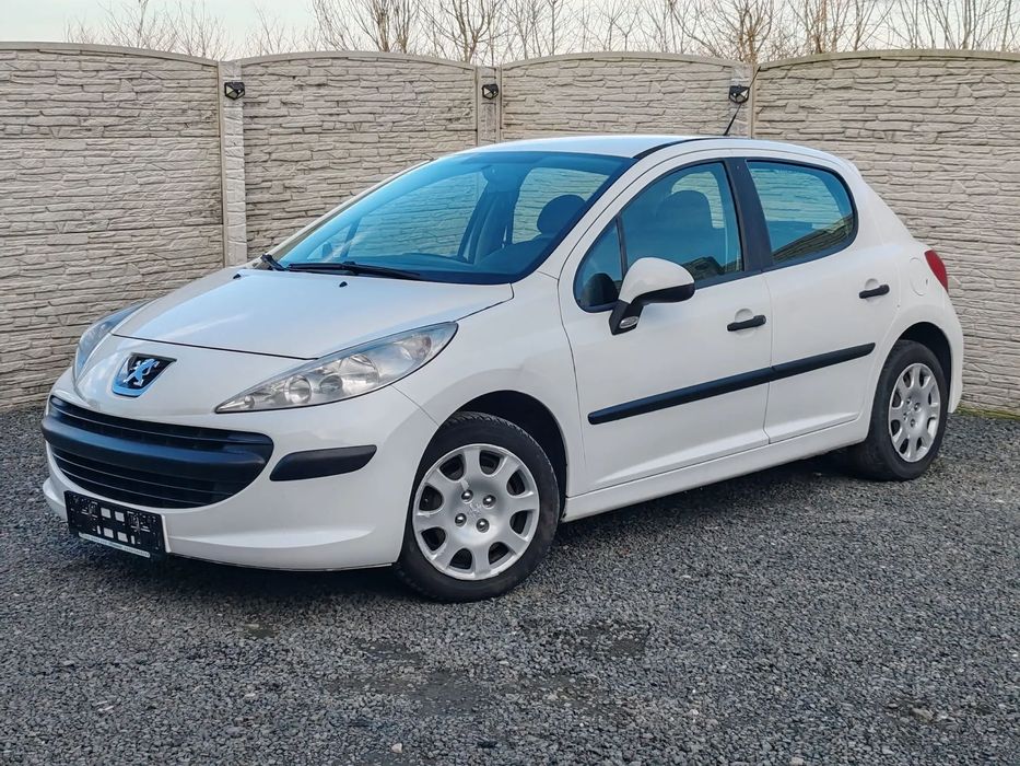Peugeot 207 Peugeot 207 an 2008 1,6 hdi consum 4,5% posibilitate rate și transport