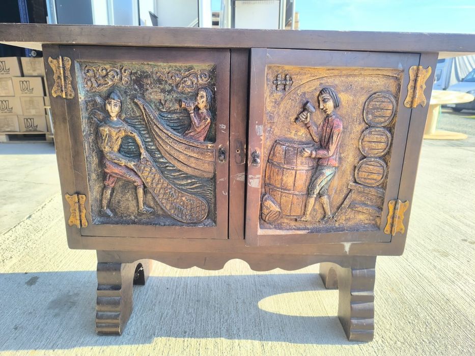 Dulap vechi sculptat Spania