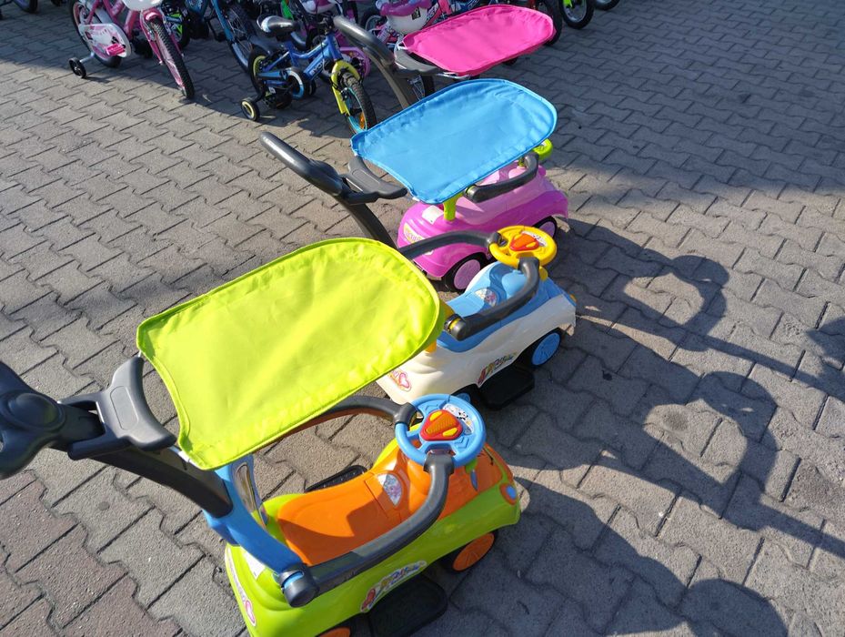 MONI Кола за бутане с дръжка SMILE