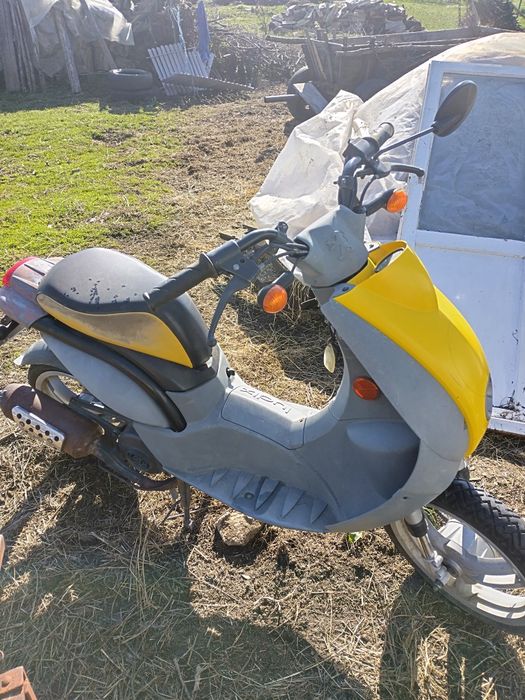 Vând moped Peugeot