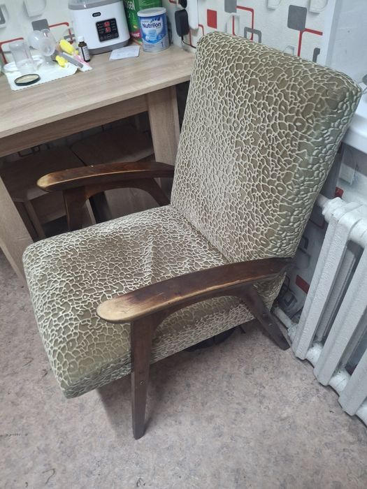 Продам 2 винтажных кресла