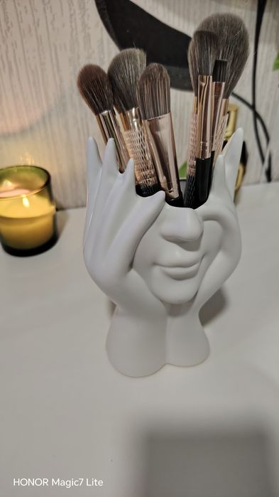 Suport decorativ pentru pensule și creioane