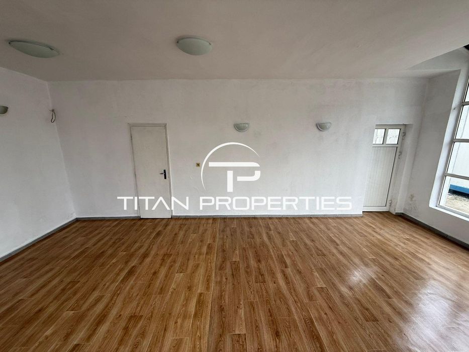 Дава се под наем Офис в Бургас, Център - 35 кв.м за 328.95 € - Снимка #2