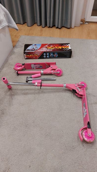 Детска тротинетка -розов цвят 30лв..