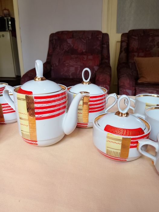 Много красив руски сервиз за чай