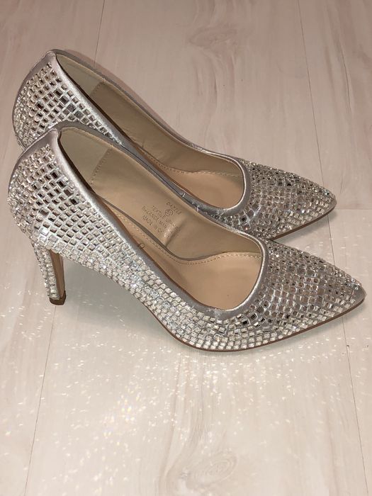 Туфли в стразах новые
