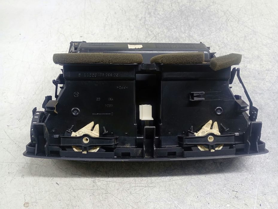 Grila ventilatie bord Z0820951B Skoda Octavia 2 (facelift) (2008 - 2013) 1.6 TDI CAYC
